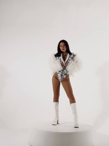 Ли Хорошенькая Блондинка